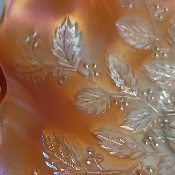 Fenton Ruffled Edge Bowl Holly Berry Marigold Carnival Glass Iridescent Leaf 9" - Picture 9 of 9